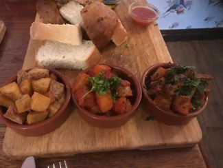 Versión de las patatas bravas.
