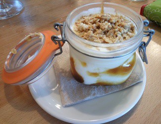 Yogur con mango y muesli