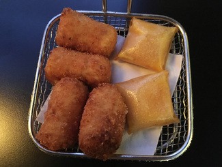 Croquetas y Pintxo de huevo frito