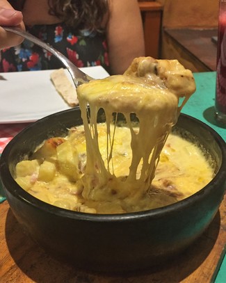 Patatas y yuca con fondue