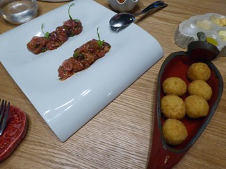 Croquetas liquidas de Kimchee y tartar de atún