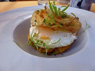 Detalle huevos rotos