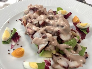 Ensalada de pulpo y aguacate