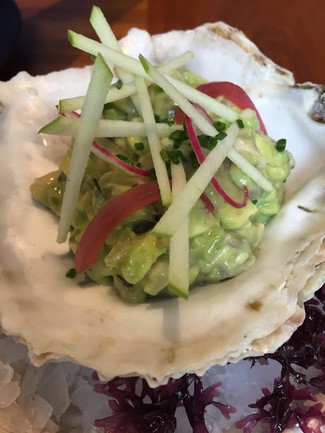 Tartar de ostras y aguacate
