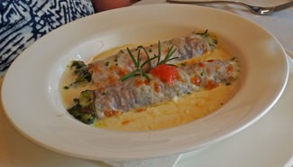 Canelones de espinacas a la crema y jamón en dulce gratinados con bechamel