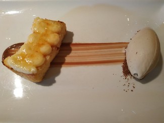 Torrija de brioche de mantequilla, crema y helado de café