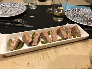 Paté de campaña, muy recomendable.