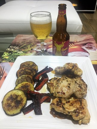Con los muslitos de pollo