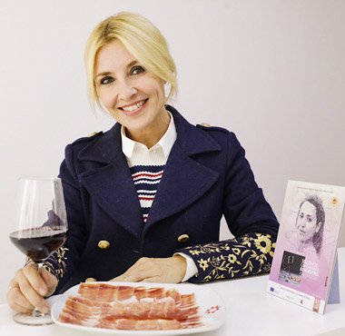 Cayetana Guillén Cuervo se convierte en embajadora de las Denominaciones de Origen Vino Somontano y Jamón de Teruel