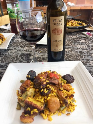 Con el arroz de manitas, morcilla y pulpo