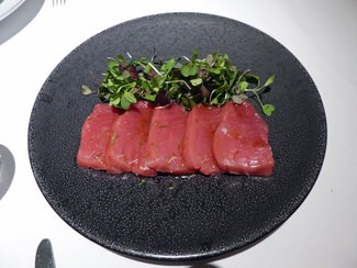 Carpaccio de atún de Balfegó con hojas de mar