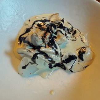 Bacalao-Llanega o Babosa blanca- pilpil- crema de sésamo negro.