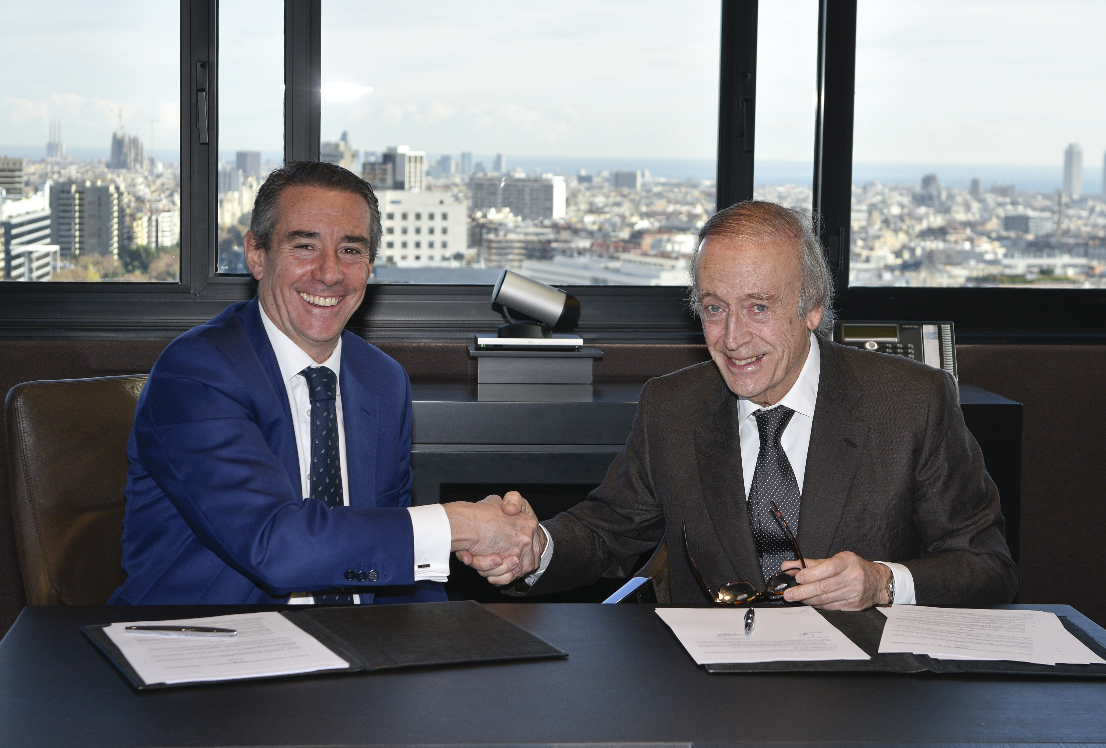 CaixaBank y la Federación Española del Vino renuevan su colaboración.