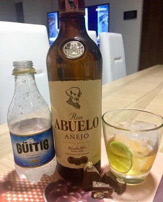 Con chocolate, hielo y limón