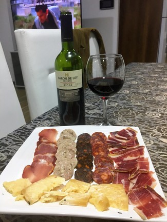 Con el surtido de embutidos