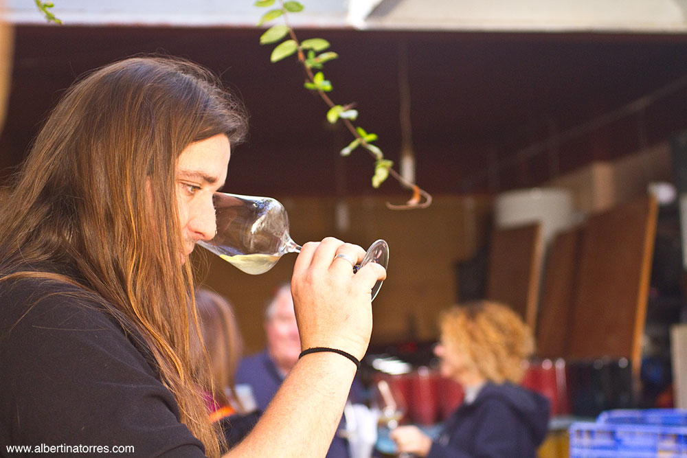 Pigar, el del pelo largo y el vino naranja