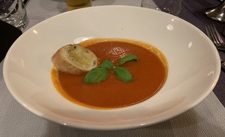 Sopa de tomate israelí