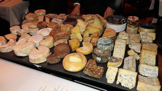 Carro de quesos artesanos y de" fermier" seleccionados por Toni Gerez