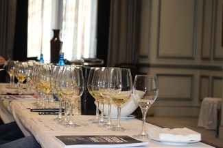Cata de vinos blancos en Portugal Decanta 2019