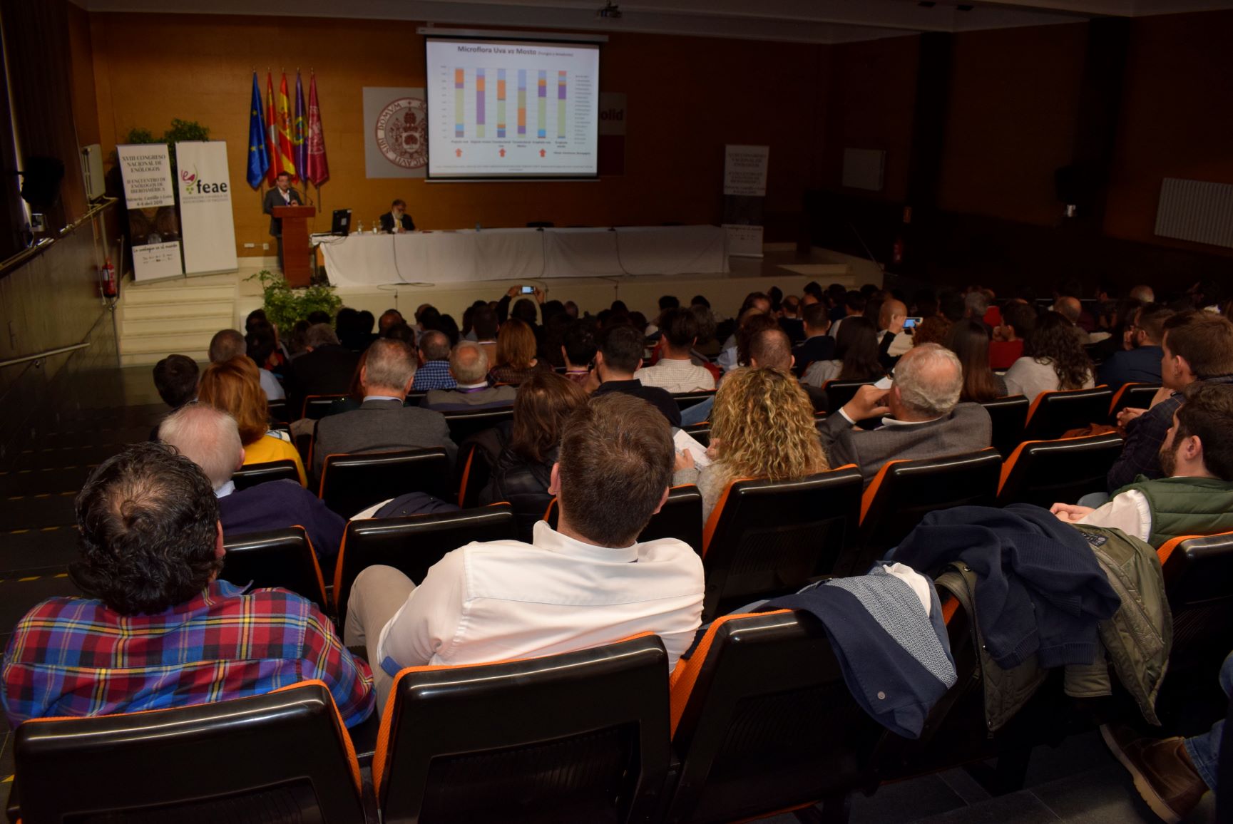 Los enólogos entran debajo de las cepas en la primera jornada del XVIII Congreso Nacional de Enólogos