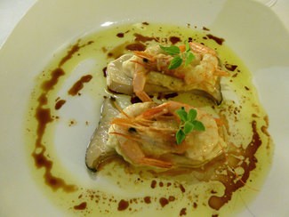 Boletus confitados, gambitas plancha, puré de coliflor y almendras