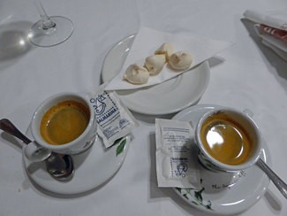 Cafés y petits fours