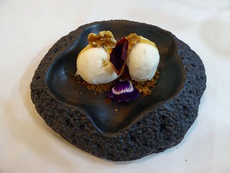 Helado de queso de cabra y nueces con miel