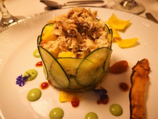 Ensalada de cangrejo, mango y pepino