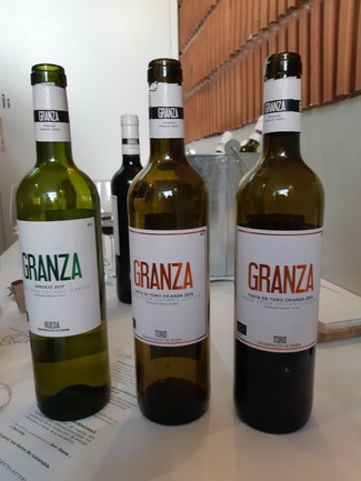 Saboreando los vinos ecológicos Granza de Bodegas Familiares Matarromera
