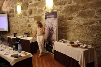 La brújula y Bodegas Cunqueiro Maridan en Gallego