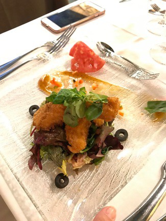 Su versión de ensalda César.