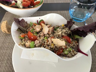 Ensalada de quinoa y pollo.