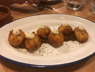 Buñuelso de bacalao.