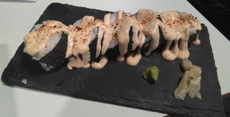 Futomaki de cangrejo y mayonesa picante