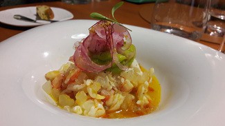 Ceviche de langostino salvaje, parchita, cremoso de aguacate, jengibre y piel de lima (2)