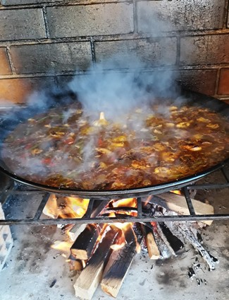La paella de leña