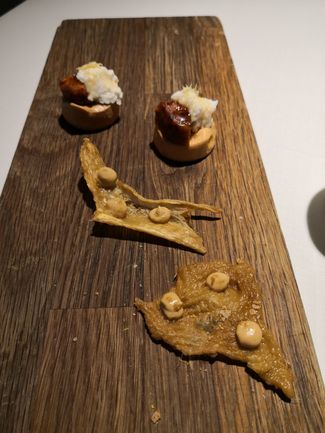 Merengue amb mató i pollastre a l'ast