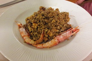 Arroz de manitas de cerdo y gambas de Roses