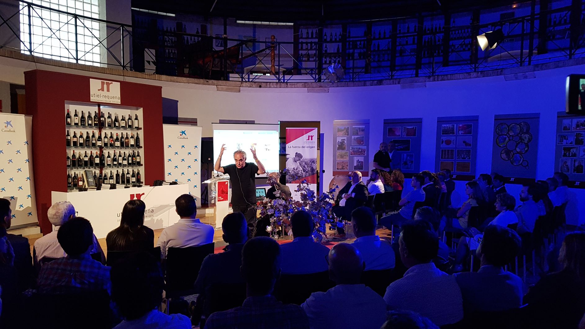 CaixaBank, Ferran Adrià y el Bullifoundation presentan en la D.O. Utiel-Requena la guía Food and Beverage