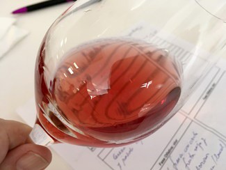 Color del vino en la copa