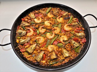 Arroz de pulpo, camarones y alcachofas