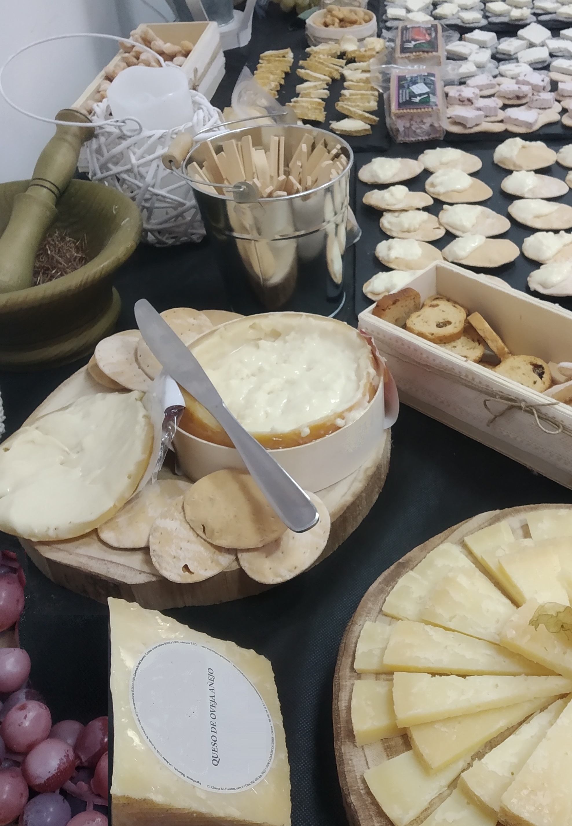 La Torta del Casar protagonista de la tabla de quesos perfecta para  esta Navidad