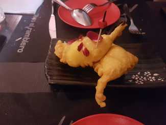 Flores de calabacín en tempura con queso de cabra