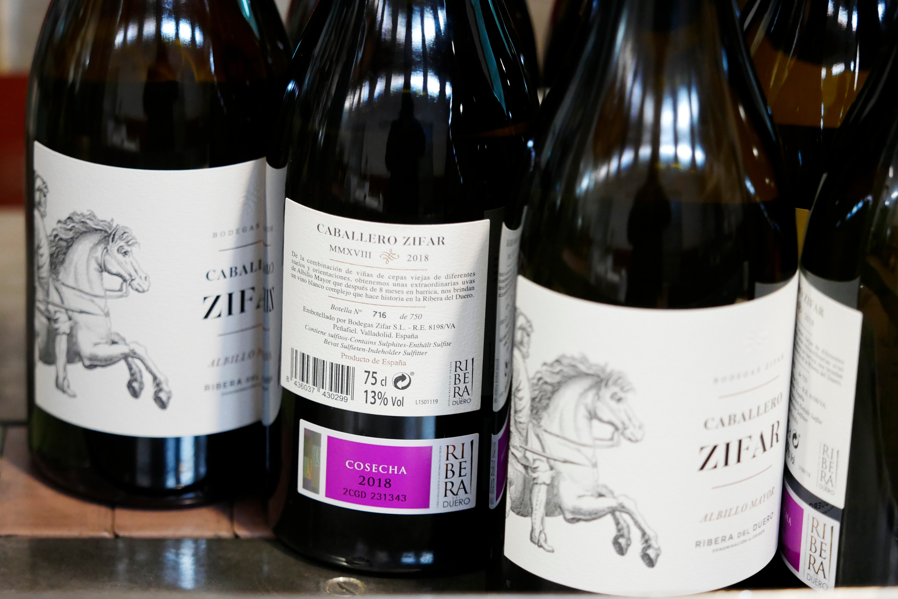 Ribera del Duero lanza al mercado su primer vino blanco con contraetiqueta oficial de la DOP