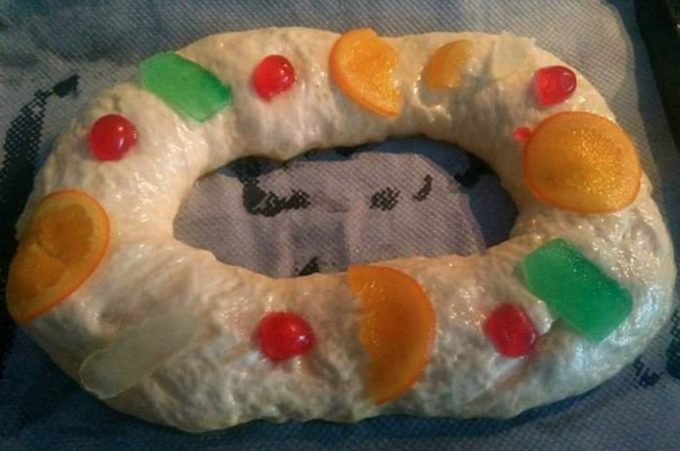 Roscón de Reyes en proceso de fermentación