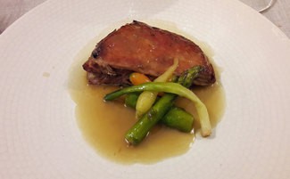 Paletilla de oveja Xisqueta con su jugo y verduras