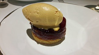 Tarta tatin con helado de caramelo