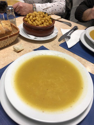 la sopa y los garbanzos