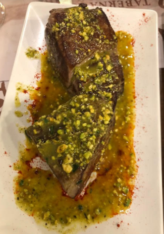 Morrillo de atún con aceite de pistachos