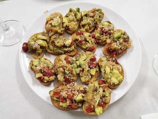 Las tostas de salmón y aguacate